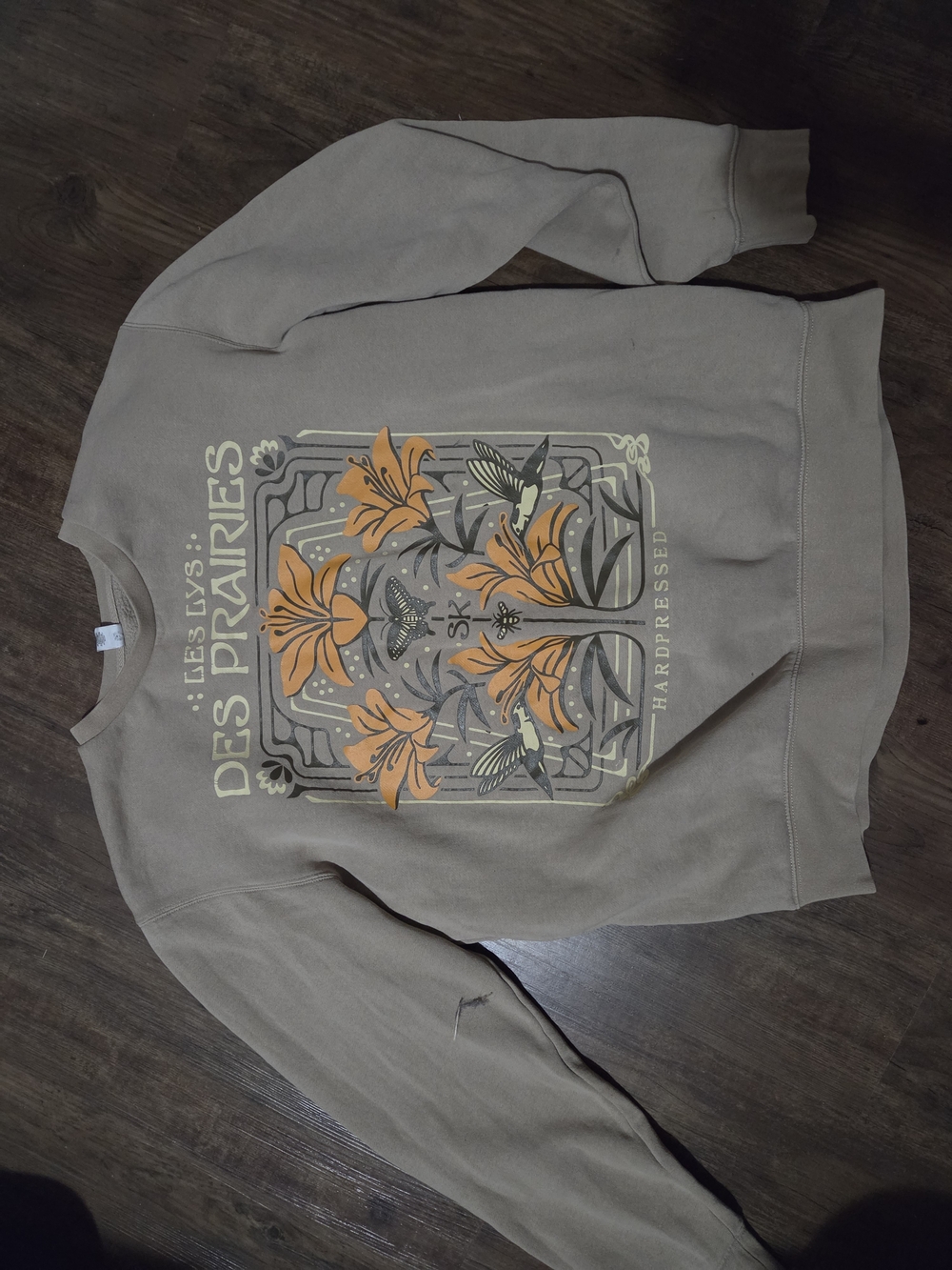Les Lys Des Prairies Graphic Sweatshirt - Taupe and Orange